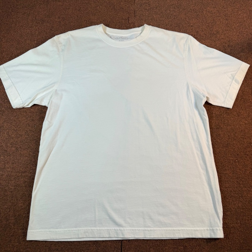 A- LL Bean Carefree Unshrinkable T-Shirt Mens Medium White Cotton Tee 224847